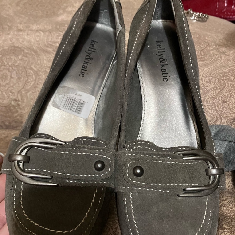 Kelly & Katie Women's Gray Suede Loafers
